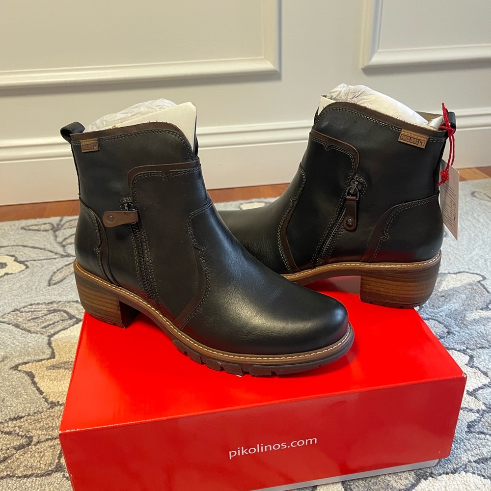 Pikolinos Black Ankle Boots Classic Leather Design